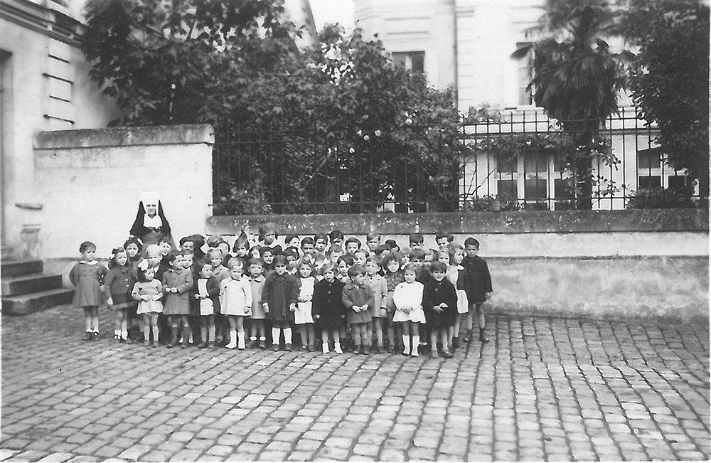 1904 - Enfants devant l'école Saint-Maurice